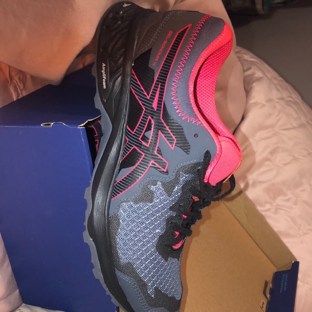 ASICS trail running